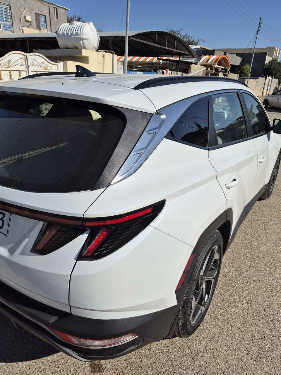 السلام عليكم
توسان وارد امريكي موديل ٢٢ للبيع 

صور الحادث مرفقة بدون دواخل بدون ايرباك حادث سطحي نفسه معدل ومصبوغ والجاملغ مبدل 

السيارة فول مواصفات 

محرك ٢٥٠٠ ,رادارات، جامات أوتو، توقف ذاتي، فتحة، كرسي كهرباء، الجنطة كهرباء، تشغيل عن بعد، ويل كروم ١٩، كشنات ،

جلد، داخل ابيض، وكراسي تدفئة وتبريد

تحديد مسار وتنبيه خروج عن المسار 

هاند بريك دكمة وبعد بيها مواصفات 

السيارة ارضيتها مدوشمة جلد 

السيارة رقم بغداد بأسمي 
باتري جديد تايرات بعدها جديدة 

سنوية ٢٠٢٩

السعر ٢٠٠ ورقة وبيها مجال بسيط 

الموقع بغداد جسر ديالى الجديد منطقة ٩ نيسان 

للتواصل ***********
