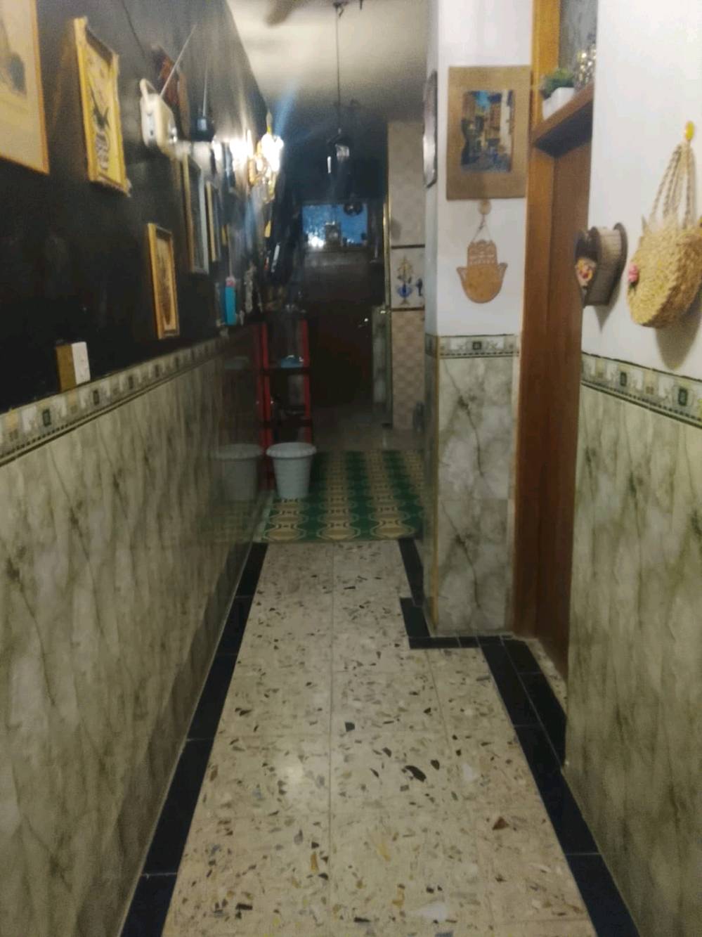 السلام عليكم بيت طابقين للبيع طابو ملك صرف المساحة 100متر الواجهة 5 ونزال 20 في حي الرئاسة شارع عشرين خلف سنتر المصطفى السعر 140مليون