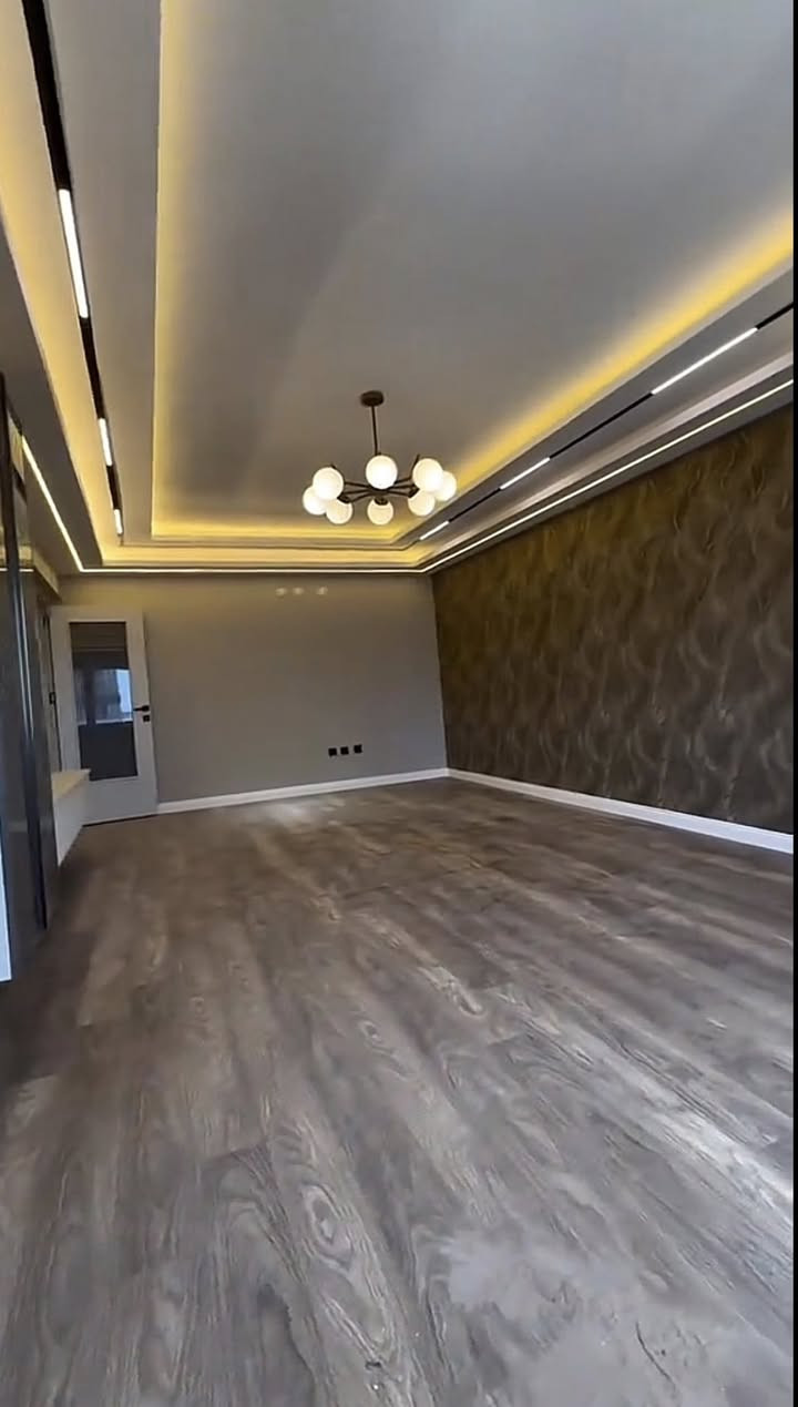 فني ديكور داخلي في تنفيذ وتركيب ورق ألجدران بدقة وأحترافية عالية ،،
☎️ *********** 
لتواصل مع ألمنفذ على لرقم واتساب
