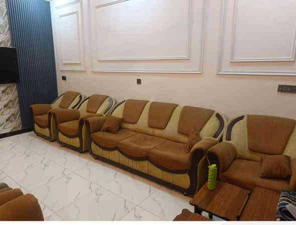 السلام عليكم تخم للبيع نضيف عشر مقاعد السعر ١٣٠ وبي مجال الرقم ***********
