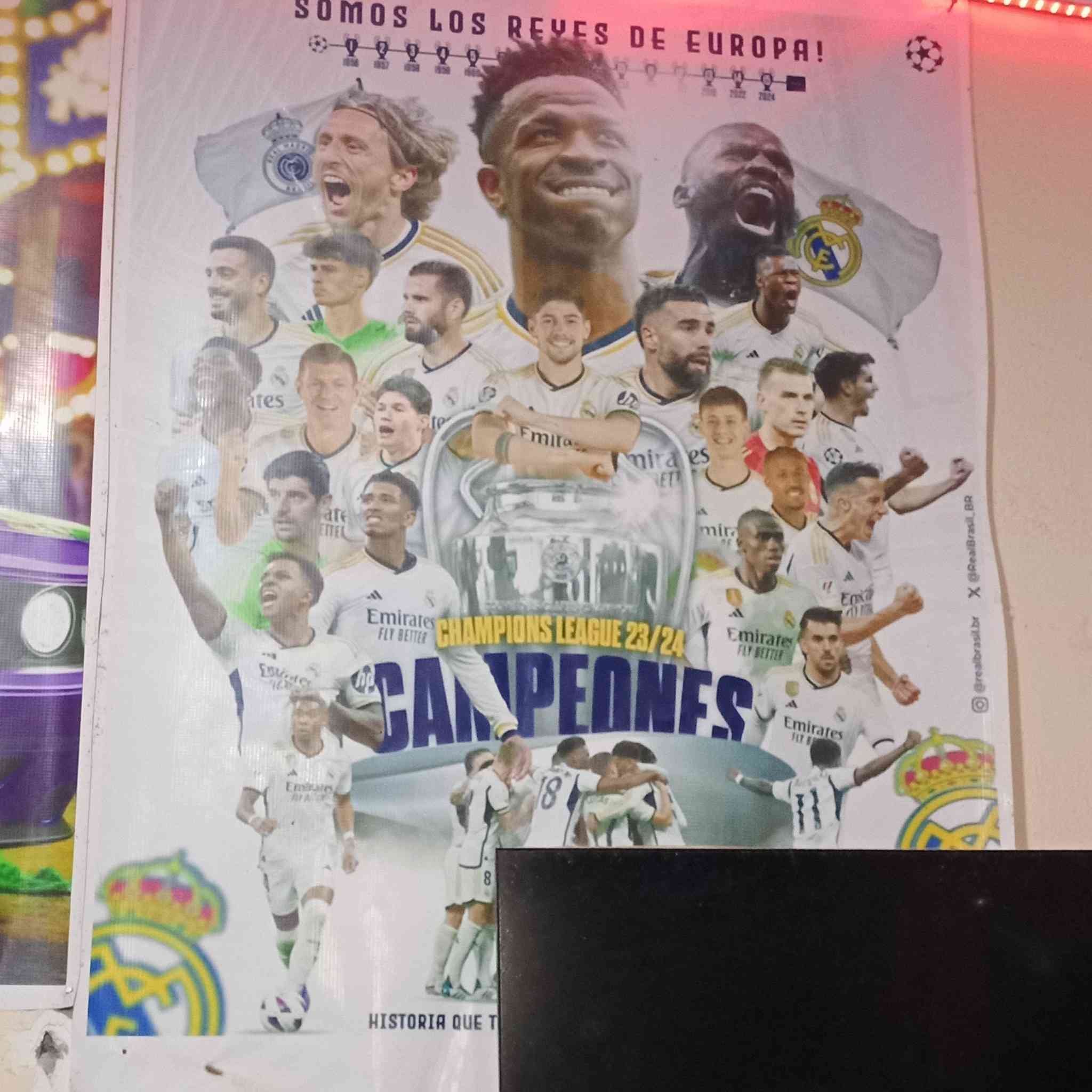 صور الوحده ب 5 بس مال برشلونه والريال الوحده ب 10


**إذا كنت صاحب هذا الإعلان وتريد حذفه لأي سبب، رجاءا أرسل رسالة إلى الدعم الفني**