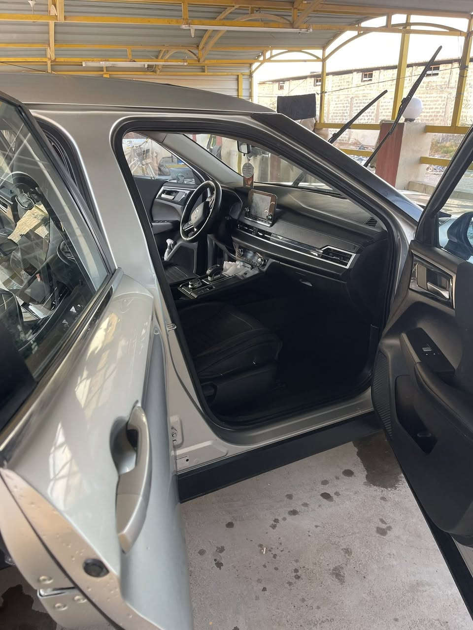 السلام عليكم مسبوشي  اوتلاندر 2022 بصمه سبعه راكب محرك 2500 مصبوغه عام رقم ***********اتصل ودلل
