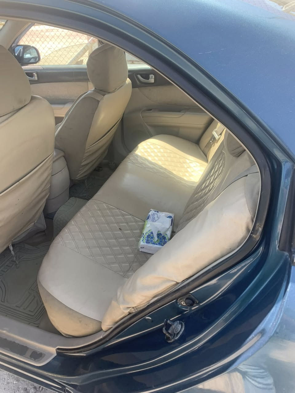 سوناتا وارد امريكي ٦سلندر سنويه باسمي واضحه مواصفاتها موديل ٢٠٠٦ عداد كيلو متر حقيقي بيه صبغ بنيد وجاملغ عكس السايق تدفئه تبريد 
تحكم ستيرن 
صدر محرك كير بحاله ممتازه خاليه من النقص 
مراوس باحدث مع فرق 
***********
