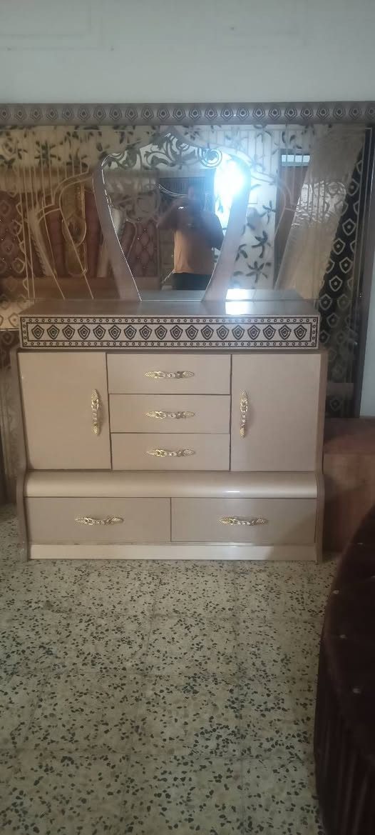 السلام عليكم غرفه تركيه نضيفه جدا جدا 98 بالميه للبيع 13 قطعه للبيع او المراوس بصغيره سعر البيع مليون وربع


**إذا كنت صاحب هذا الإعلان وتريد حذفه لأي سبب، رجاءا أرسل رسالة إلى الدعم الفني**