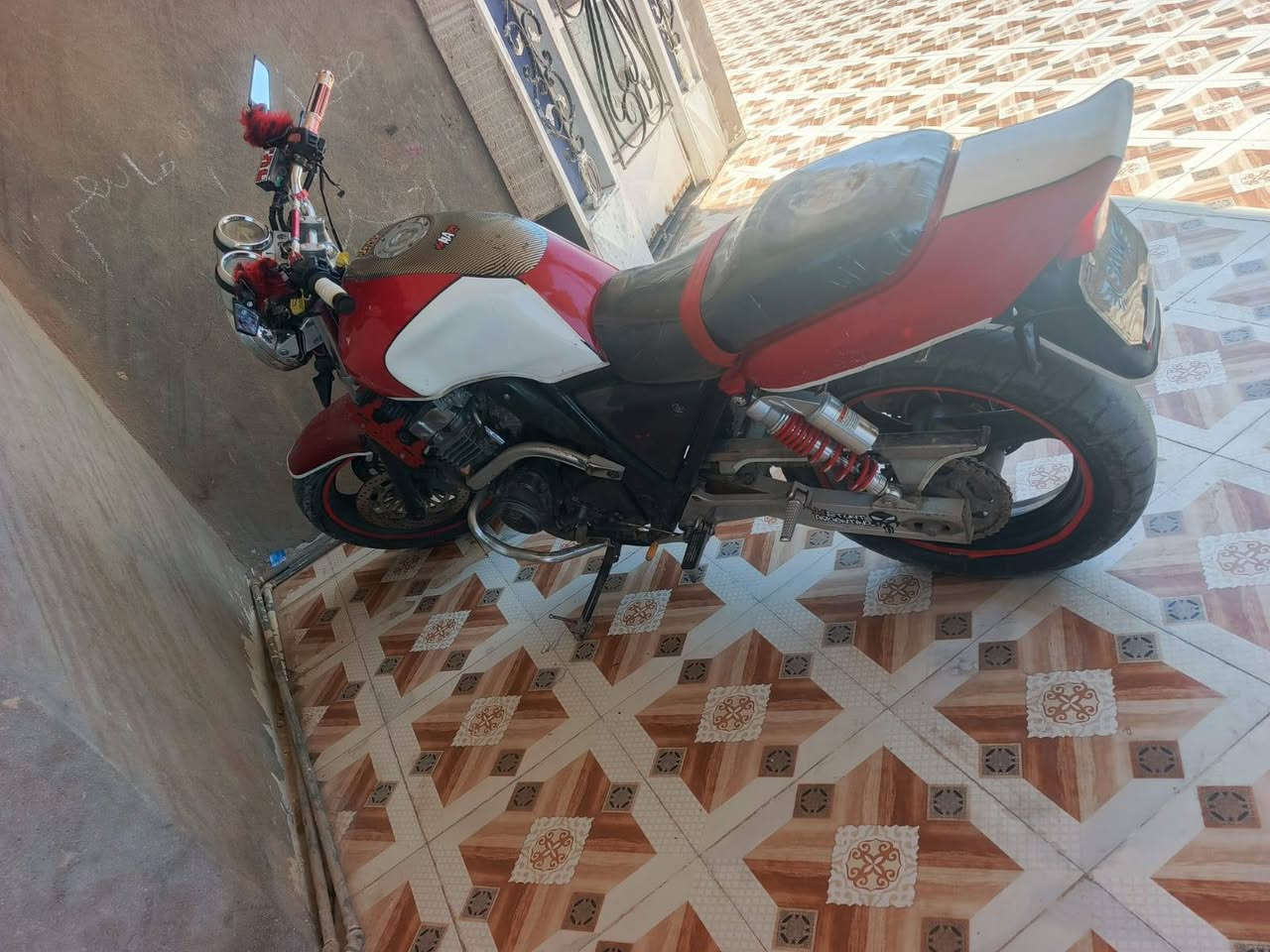 السلام عليكم
 سيبي جيل اول 16
CB400
دراجه لاتجي دكلي شبيها مابيه
دراجه خير من اللّه مال جناي لامتعوبه ولا شي
دراجه شرط معدل 180 بطناش شلعه معدل خير من اللّه اتكفلك من
السرقه وهسوالف
جي تفحص تجيك على راحتك وجيب الف فيتر وياك وافحص محرك نعومه كير كشر كدامك كلشي شغال من تاير لتاير اي نقص مابيها فقط شغل واطلع
مكاني الانبار حديثه 
الاستفسار اتصال على رقم  ***********
