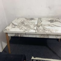 ميز طعام للبيع ٦ كراسي وميز يكتبر ويتصغر سعره ١٢٥ بي مجال بسيط مكاني ا...