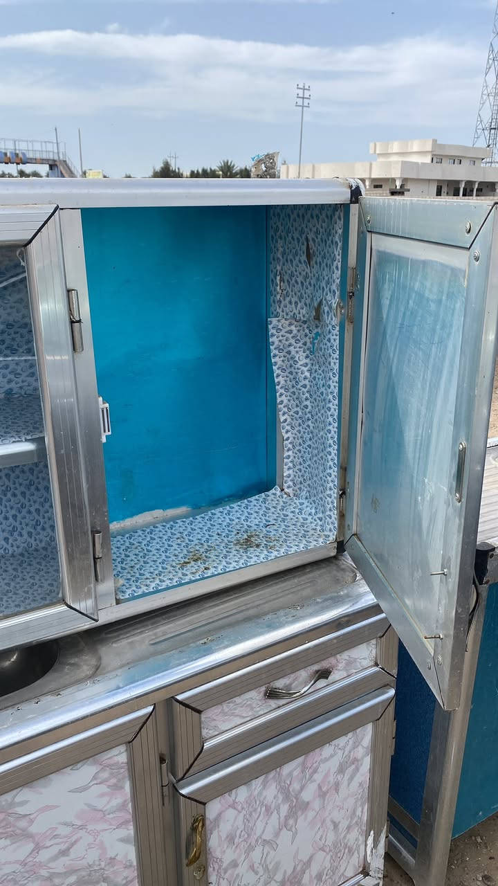 السلام عليكم غرفه نوم صاج للبيع كلش نظيفه سعرهه ٥٥٠ وبيهه مجال وكاونتر مترين للبيع سعره ١٥٠ وبي مجال المكان بغداد البكريه ***********
