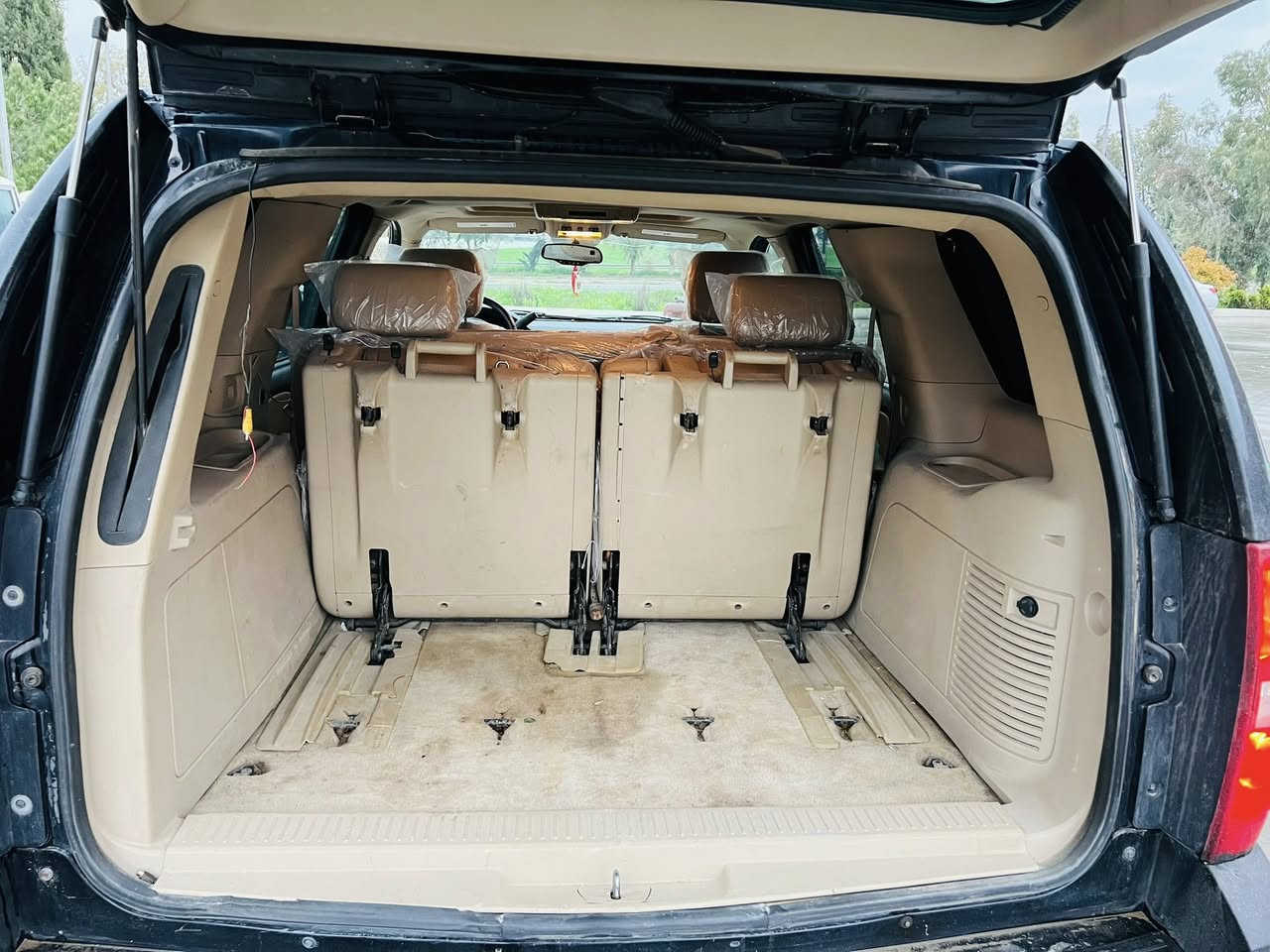 ئه د ميني دل 
سه ياره تاهؤي مؤديل2011
ليزه ري دووبه ي 
گيرو مه كينه ي به شه رت ده عام ليدراو به شه رت 
كاره بايي به شه رت ته بريد سارد گه رم قه پات مواسه فات ناو زه رد سلايت سه ياره كه فول فوله بيويست به وه سف ناكا گشت گياني له سه ر ده قي شه ريكه ماوه 
مشته ريت ته له فؤن كه 
ئالوو گؤرم نييه ته نها فرؤشتن
شوين چمچه مال 
***********
***********
نرخ .60مه جال
