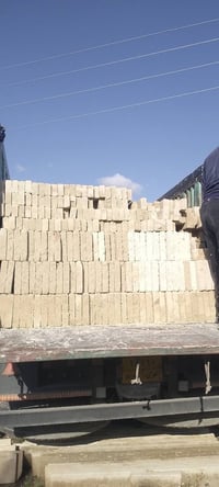 يوجد لدينا حجر حلان انسب الاسعار  رقم الهاتف 07806920281