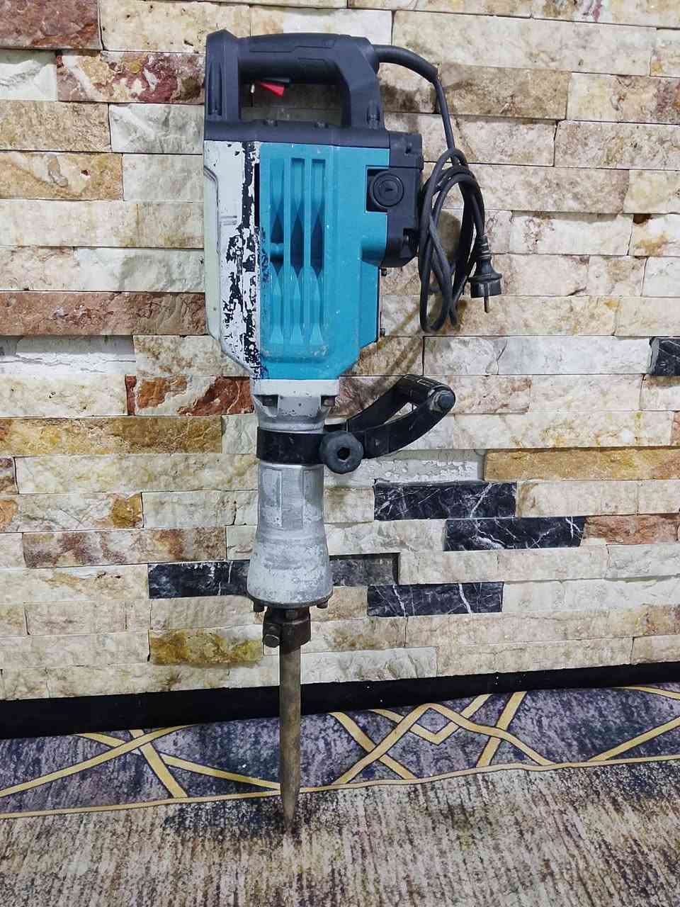 السلام عليكم. 
دريلات همر شغلات وقويات وشرط الفحص 
الاسعار والتفاصيل مذكوره داخل الصور 
يوجد توصيل لكفافه محافظات العراق وبغداد 5 آلاف 
***********
