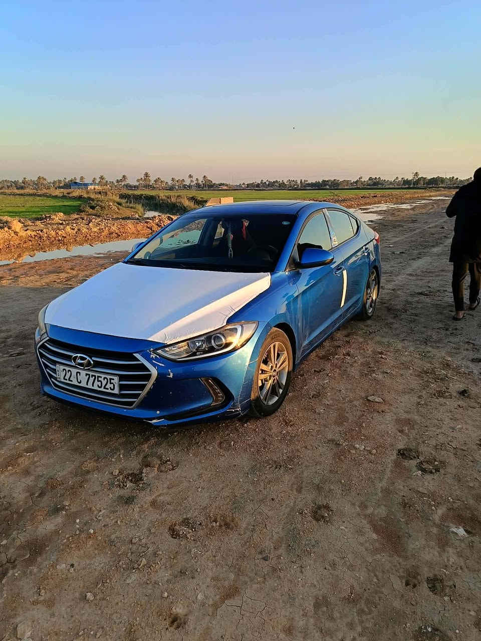 السلام عليكم سياره الالنتراى لبيع موديل 2017 وارد امريكي حادثه خفيف كلش بس بنيد مابدل مصلح نفسيته فول سياره كامل مواصفات فتحه بصمه سياره رقم اربيل بسمي الدولي مداور سياره كامله هزه جديده
سياره جاهزه مكينه كير حداديه تخم تاير جديد تبريد تدفئه كله شغال
السعر 123او بيها مجال بصيط 
العنوان نجف قضاء المشخاب ***********
