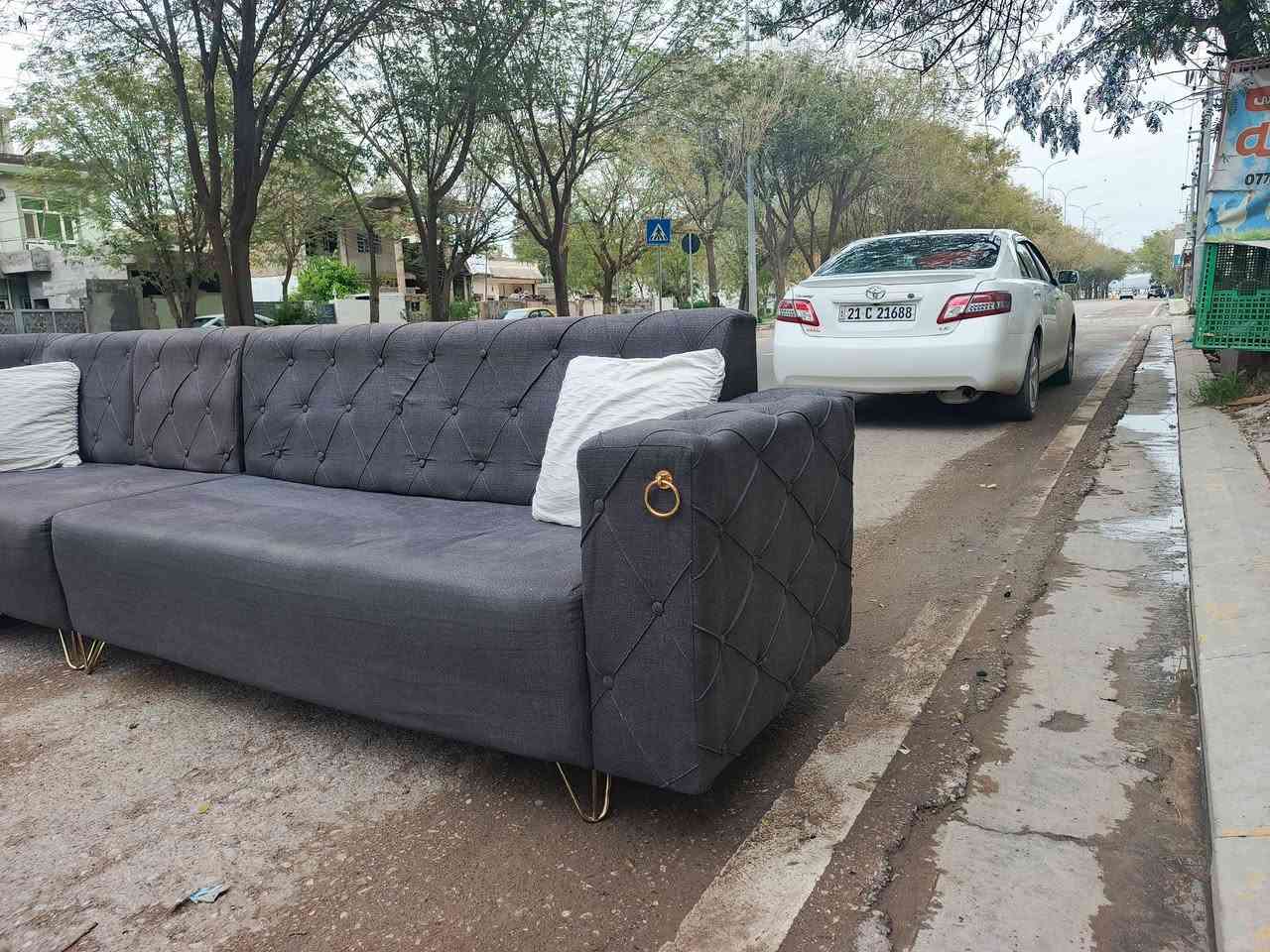 سلاوهاورییان
ئە م تاقمە ئیڵە بۆفرۆشتن
10نە فە رییە دە سکردە
بازاری نیە   ژیر رە بە ڵە قوماشی کابۆییە
رە نکی رە ساسیە 
ژ.م ***********
شوین.کە لار
