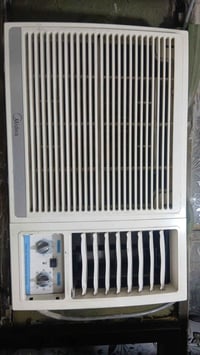 مكيف نضيف جدا جدا  السعر 250 بي مجال 07723672926