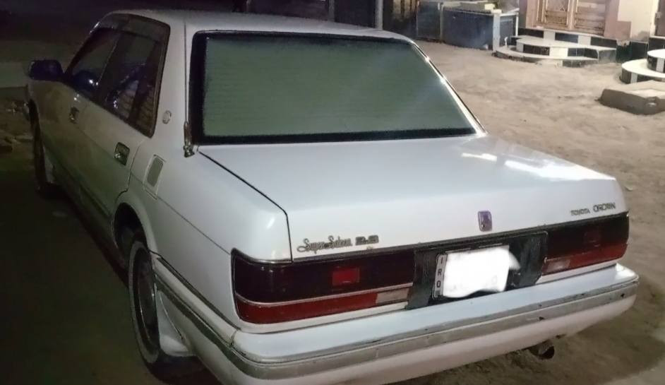 السلام عليكم سيدان 1990 للبيع ياباني حداديه كاملة  المكينه ونجي تبريد شغال رقم انگليزي بدون حادث سنويه جديده بأسمي المكان ناصريه سوق الشيوخ السعر خاص على الرقم ***********
