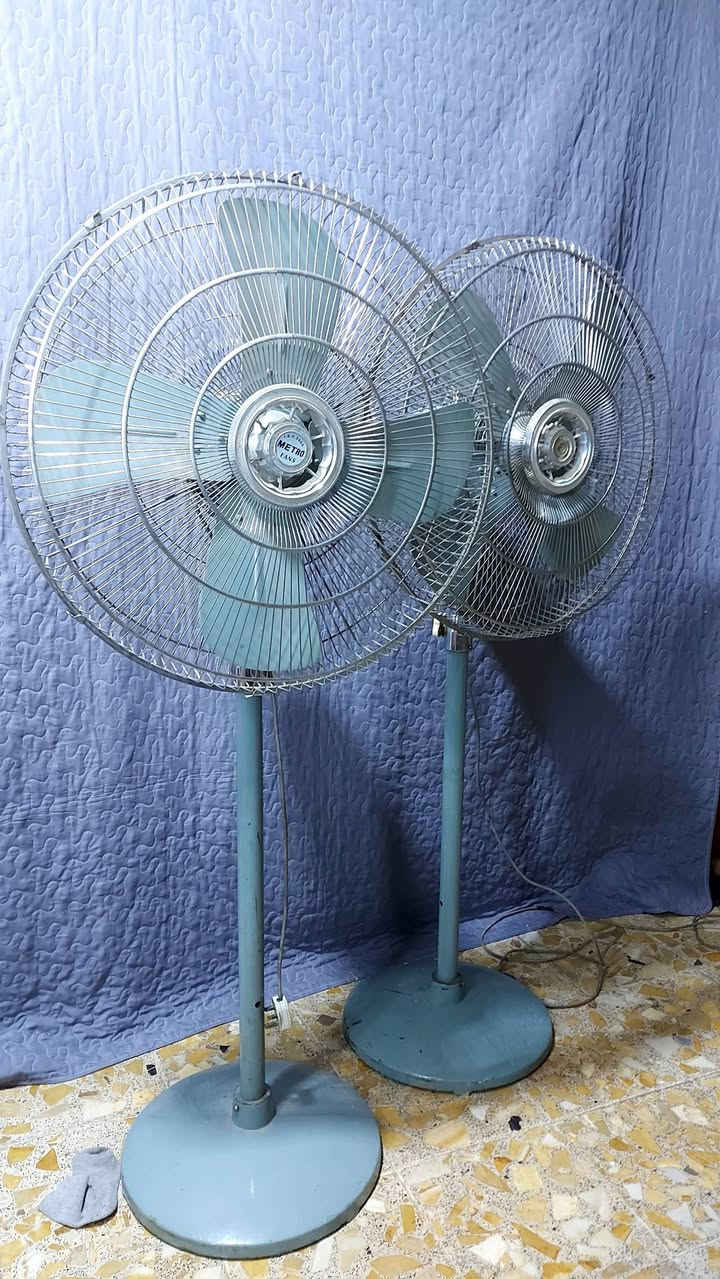 السلام عليكم شباب  بيع مراوح اصليه مستخدمه وحده  تشتغل وحده طفت ماعرف شنو سبب سعر ٧٠ الف عنوان بغداد مدينه صدر كسره اوعطش حميديه رقم***********
