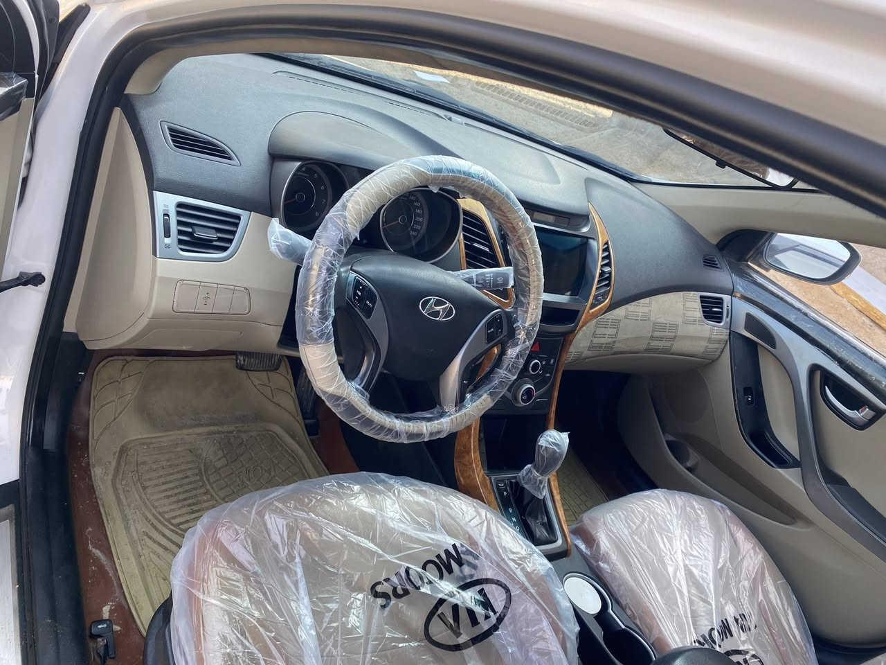 سلام عليكم النترا للبيع
موديل 2016خليجي
فول مواصفات ما عدا لبصمه 
محرك كير صدر  تبريد كاهزه جديده 
محرك 1800 دوش
سياره بيها نص جاملغ خلفي صبغ بدون دواخل وبدون ضرر وبيها باب مفتوح 
سعر 128وبيها مجال
عنوان الانبار رمادي 
هـ ***********
