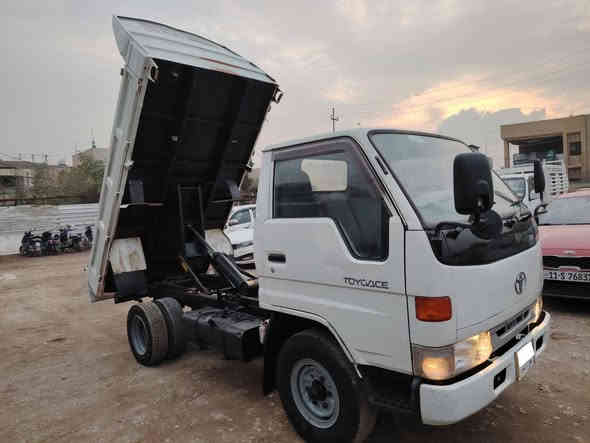 سلام عليكم للبيع تيوته راس لثور قلاب مويل95   مكفوله من ضربه وصبغ مكينه وشاصي مكفول تخم تاير رقم ديالى تحويل مباشر مكان بغداد الهاتف ***********
