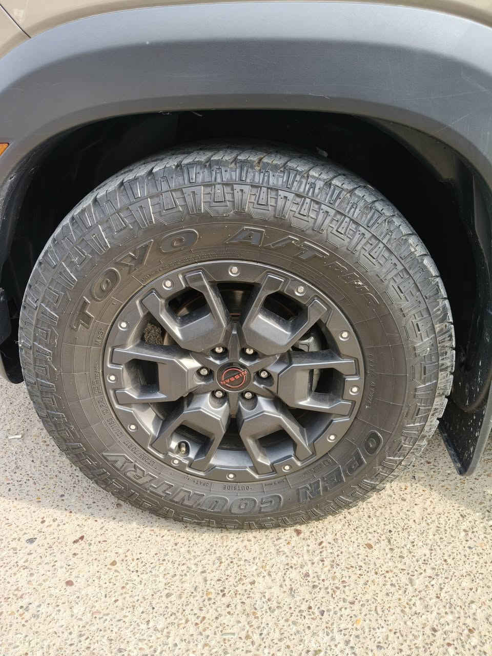 نيسان فرونتيرا (pro x) 2023 وارد امريكي باب طويل بدي قصير (المرغوب)
فول مواصفات 
- حجم المحرك V6 3800  
- 9 نمر
- كشنات جلد 
- تدفئة (كشنات +ستيرن)
- تبريد عالي الكفاءة (تبريد سريع)
- رادار امامي وخلفي + رادار جانبي (نفطة عمياء)
- حساس خلفي Auto break (توقف ذاتي)
- كامرات محيطية عدد 4
- فتحة سقف 
-تحكمات ستيرن جهتين 
- تايرات جبلية 
- دواسات صعود على جانبي السيارة 
- دفع خلفي 2WD
- شاشة كبيرة 
- كرسي السايق كهرباء
- ويل كاب
-حساس اطارات 
- وبيه هواااي مواصفات المعروفة بال pro x
- سبير جديد غير مستخدم
- ماشية ( km 41670)  قابلة للزيادة رقم اربيل 
- الهزة بعده ممنتهية
- افول فقط بانزين محسن والدهن يم مركز الحسام 
- حادثة جانبي باب السايق ومصلحة بالأمارات والباب الخلفية امبدلة جديد ومصبوغة والايرباك فقط البردرة طاك 
- السيارة كلش نظيفة واقتصادية بالبانزين واني حيل مداريه وصراحة لولا عندي بناء ماابيعه لان اني جناي مو ابيع واشتري بالسيارات والف عافية للياخذة 
- السعر 265 ورقة بيه مجال بسيط حق الجية وبيك خير وتدلل
- غير متواجد بالفيس فقط اتصال وهذا رقمي ***********
- رجاءا رجاءا رجاءا ابيع فقط للجاد وشرط التحول  بعد البيع لان مااحب اطول بالتحويل ابد
