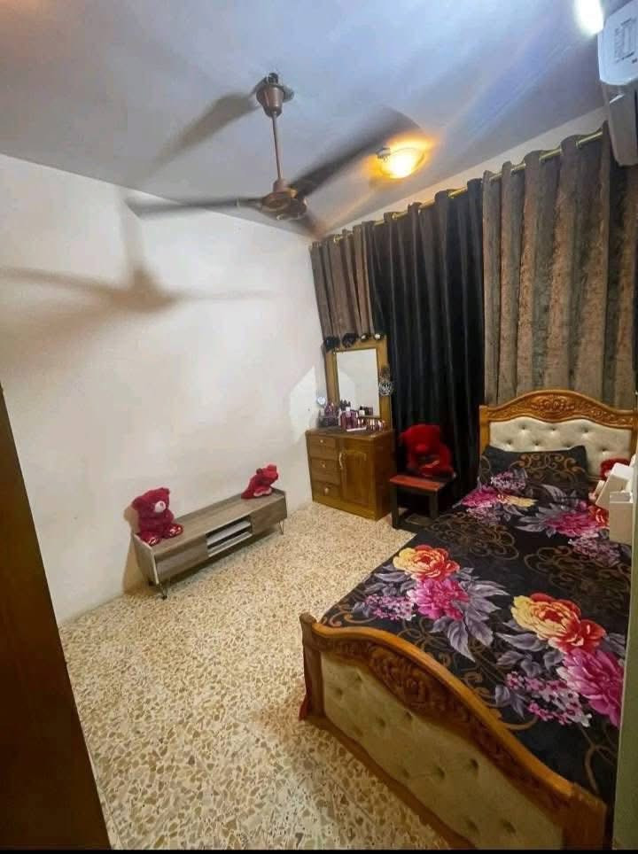 سلام عليكم بيت للبيع 50 متر زراعي 25 قرار محكمه
يحتوي على تلاث غرفه نوم وصاله 
ومطبخ وحمام عدد 2 ومنور 
العنوان الشعب حي المصطفى قريب على  حسينية الجواد 
الاتصال ***********
