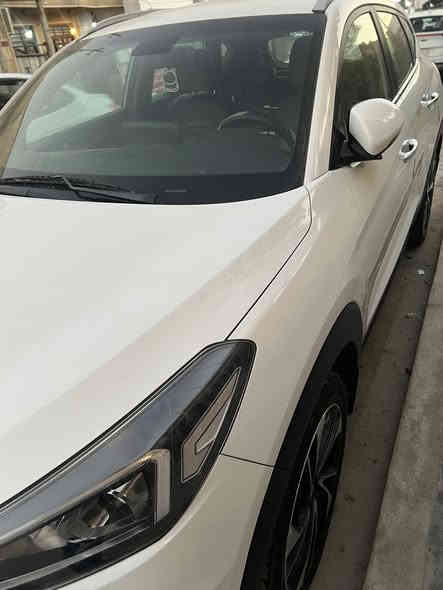 توسان خليجي ابيض موديل ٢٠٢١ ماشية ٦٢ الف مابيها اي صبغ او ضرر 
تحكم ستيرن كشن كهرباء بصمة
السعر ٢٠٥
مكان السيدية
التلفون ***********
