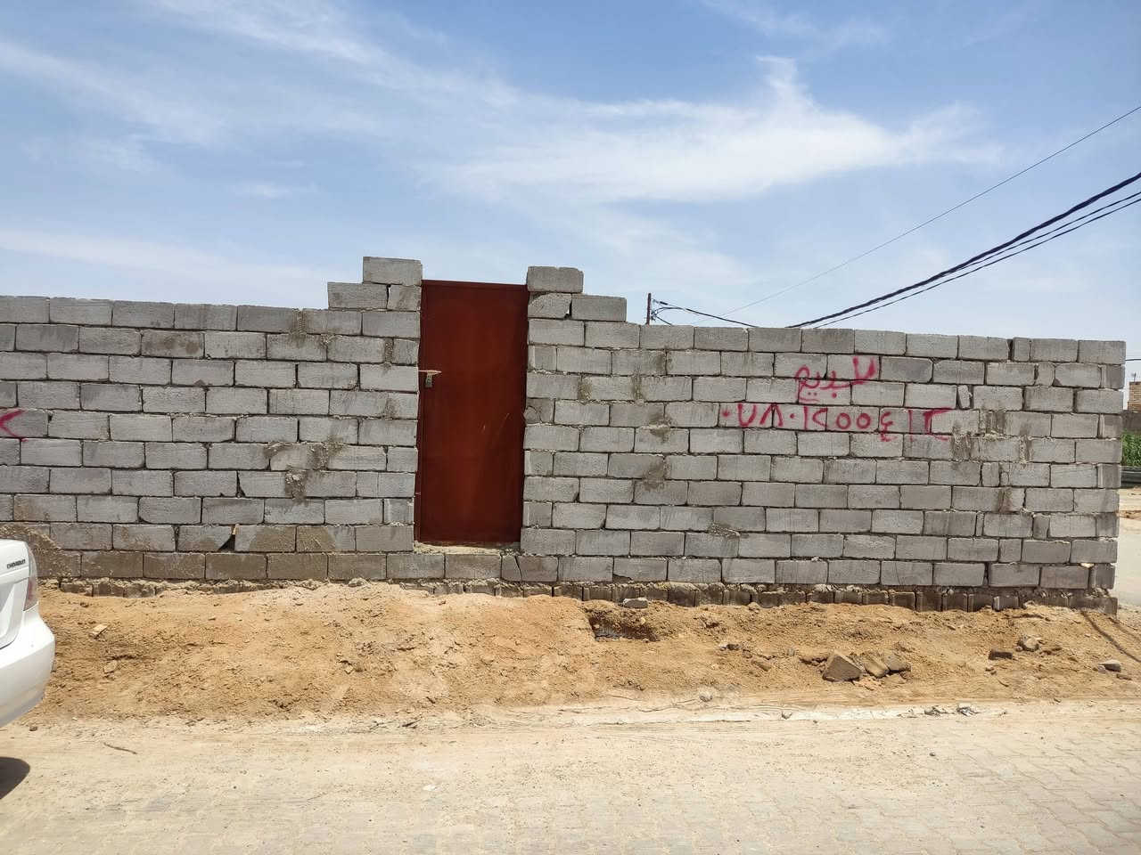 📌 إعلان بيع قطعة أرض سكنية (زراعي مشموله بتطويب) في الديوانية
الـمـوقـع: الديوانية - حي الأمين.
الـمـسـاحـة: 200 متر مربع.
الـواجـهـة: ركن (موقع مميز جداً ).
الـخـدمـات الـمـتـوفـرة:
🛣️ تبليط كامل وشوارع مجهزة.
💧 شبكة إسالة 
🚽 شبكة مجاري متكاملة.
⚡ الكهرباء وباقي الخدمات الأساسية واصلة للموقع.
الأرض جاهزة للبناء فوراً وتقع في منطقة مأهولة وحيوية.
📞 للاإستفسار ومعرفة تفاصيل السعر:
يرجى الاتصال مباشرة على الرقم: ***********
أو مراسلة الصفحة عبر الرسائل الخاصة (دايركت).
