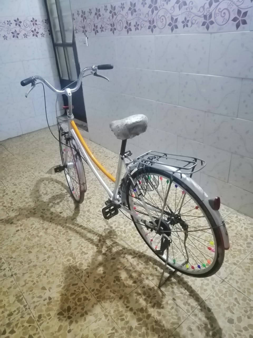 السلام عليكم شباب بطه بناتي تخم تاير جديد هوه والجوابه شرط وياله موس لاملعب ولاعواج بريكات شحط خلفي وامامي بايسكل جاهز ونضيف جدا برغي مابي نقص وكلش نضيف وجديد رايده 70وبي مجال لطيبين مكاني بغداد لأمين الثانيه الرقم ***********
