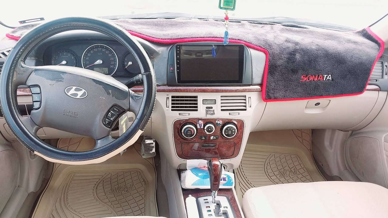 سلام عليكم سوناته 2007 خليجي رقم دولي بسمي مدور ثاني يوم السياره مكفوله من الضربه بس ادير مال جملغ الخلفي او السونار موجود دخل المنشور اي ستفسار التصال على رقم *********** السعر 103 وبيه مجال
