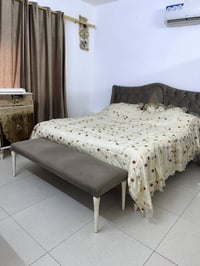 للبيع غرفة تركية  متكونة  من جرباية  وكنتور   وملحق كنتور  وكميدي عدد ...