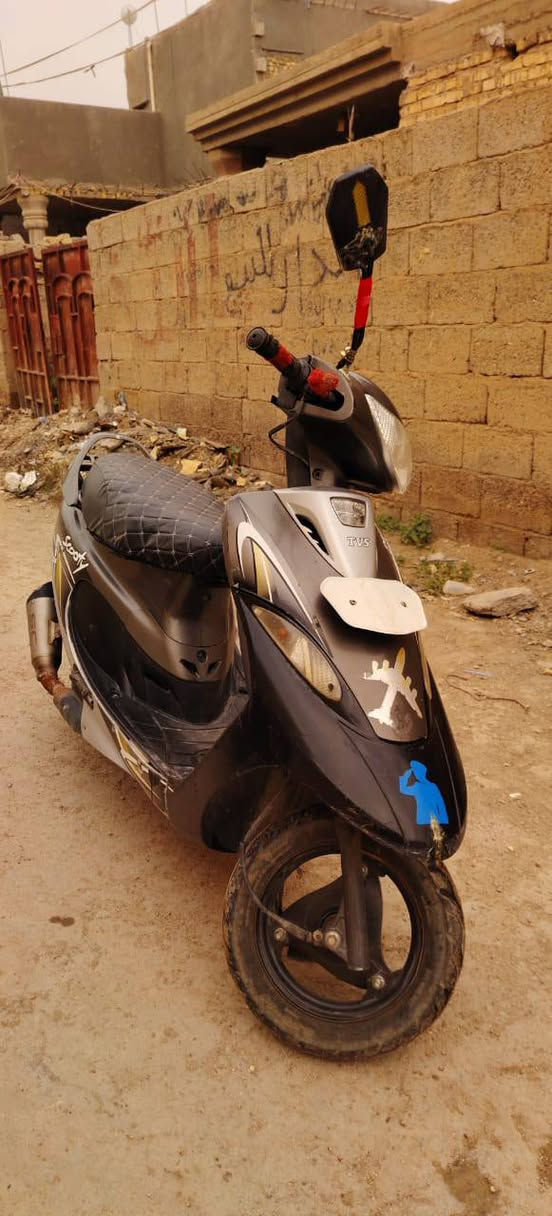 سلام عليكم دراجات ثنين للبيع شغالات وكهربائيات كلهن شغالات السودة سعره 350 والرصاصية 300 وبيهن مجال مكاني ديالى منصورية الشط رقم ***********
