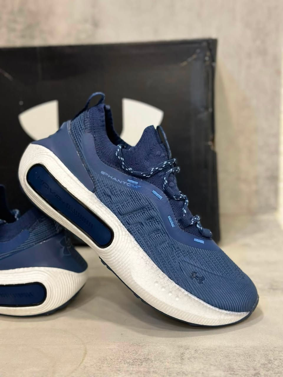 🔥 مو كل حذاء رياضي ينجح يجمع بين الراحة والأناقة بنفس الوقت… لكن Under Armour Phantom 4 قدر يسويها بسهولة.

إذا تدور على حذاء مريح للمشي اليومي، الدوام، الجيم، وحتى الطلعات، فهذا الموديل يقدم تجربة ممتازة بفضل تقنية UA HOVR+ اللي تساعد على امتصاص الصدمات وتوفر إحساس مريح مع كل خطوة. كما يتميز بتصميم عصري يشبه السنيكر الكاجوال أكثر من كونه حذاء رياضي تقليدي، لذلك يلبس على مختلف الإطلالات. 

✔️ راحة استثنائية
✔️ تصميم شبابي أنيق
✔️ مناسب للمشي والاستخدام اليومي والجيم
✔️ خامات عالية الجودة من اندر آرمر

📦 التوصيل متوفر إلى جميع محافظات العراق

للطلب والاستفسار مراسلة أو الاتصال: ***********

#UnderArmourPhantom4 #ترندي_سنكرز #trendysneakers
