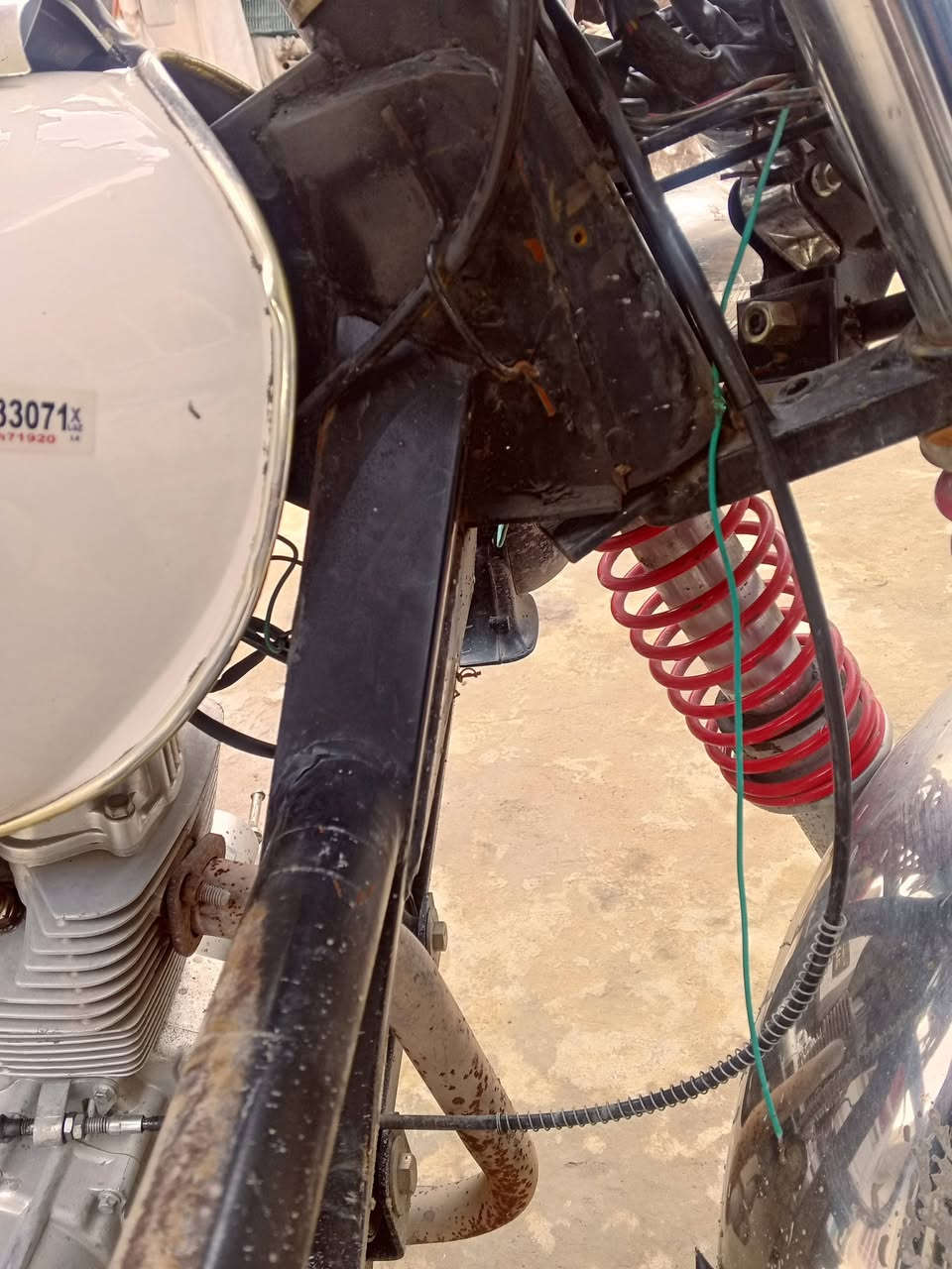 السلام عليكم ستوته للبيع موديل 2022 محرك شركه موديل 2022 منفيس موجود شاصي ومحرك وكسن كله شرط السعر 1350 مليون وثلاثمائة وخمسين وبيهه مجال للتواصل اتصل ***********
