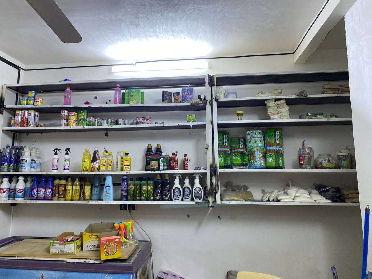 السلام عليكم 
للبيع رفوف حديد مع مواد غذائيه 

الاتصال ***********
