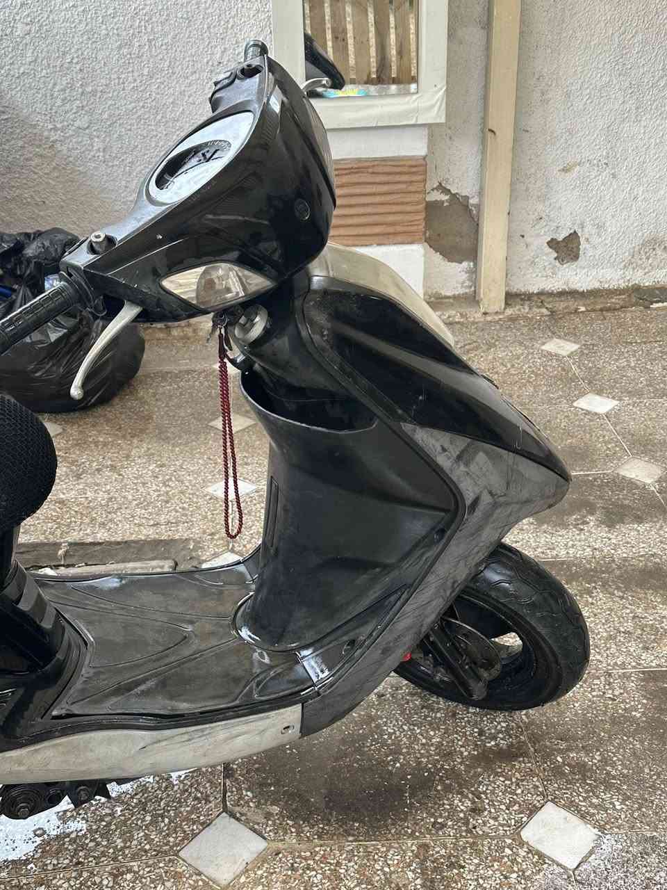 دراجه نضيفه وحلوه مكينه برغي ما مفتوح بيه كلشي شغال بيه دراجه نشطه وقويه وما متعوبه عارضه ب650 رقم تليفون ***********
