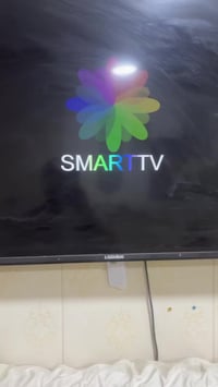 شاشه 55 بيها ضربه ودوشك ضغط وجربايه نفر واحد تسكام علما ان شاشه صارلها...