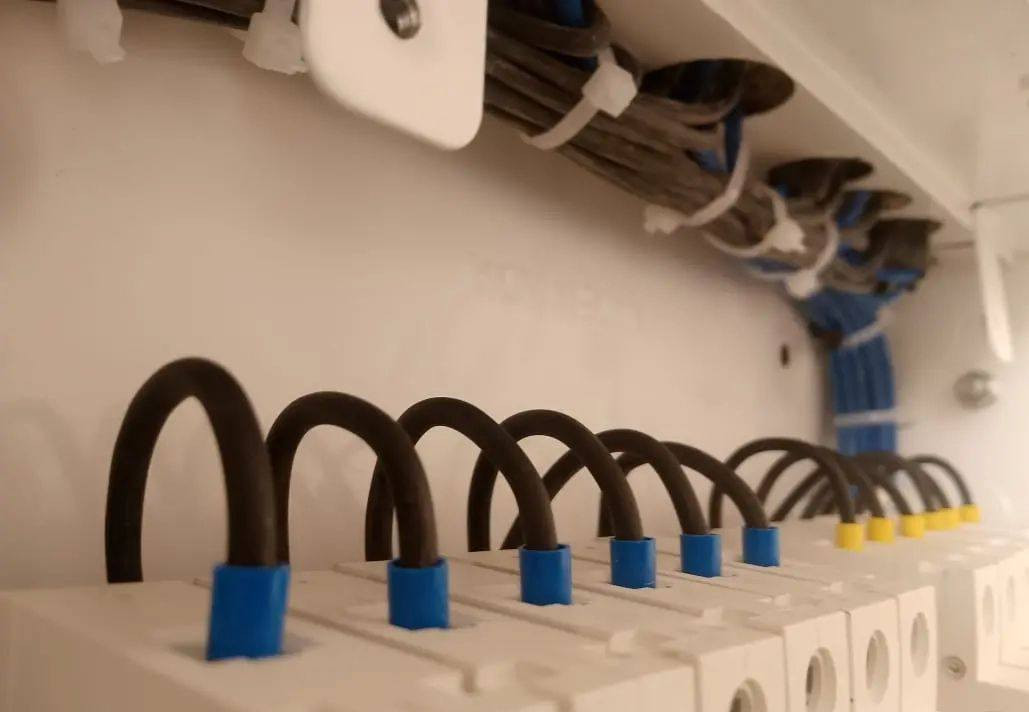 كادر مختص في اعمال الكهربااءوالصحيات              نعمل لتسيس المنازل نشتقل بوري وسيمس استفسار عل وتساب ***********
