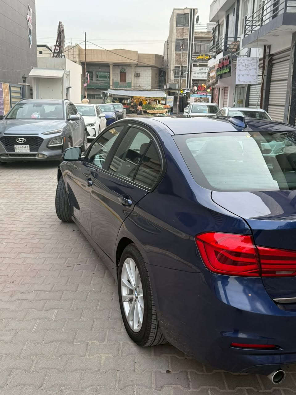 BMW 320i xdrive 2018  LCI
رقم بغداد
محرك 2000  تون بور تيربو
وارد امريكي ممشى ٦٢ الف ميل
السيارة فول مواصفات وجدا نظيفة  استخدام شخص واحد على ايدي صارلها ٦ سنوات

المواصفات 
-سلايد
-شاشة لمس وماوس كبير
-كامرة خلفية دوارة 180 درجة
-بصمة
-كشنات جلد +تخزين ذاكرة
-لايت دوار مع حركة الستيرن Adaptive LED
-انارة ترحيب باليدات
-انارة داخلية محيطية
-فول تحكم ستيرن
-اربع وضعيات قيادة
-كشنات تدفئة
-تدفئة ستيرن وباقي. المواصفات المعروفة

عليها صيانة كاملة مناقصها شي
تخم تاير جديد
كير محرك مكفولات 
السيارة صفر مسج  

حادث بسيط الباب خلف السايق ومبدل ومعمرها هنا ما ناقصها شي
ايرباك بردة فقط وراجع سستم شغالات البقية
محدثة دعامية امامية وشباكM3

للاستفسار 
*********** متواجد واتسب
مكان السيارة بغداد حي الاطباء
