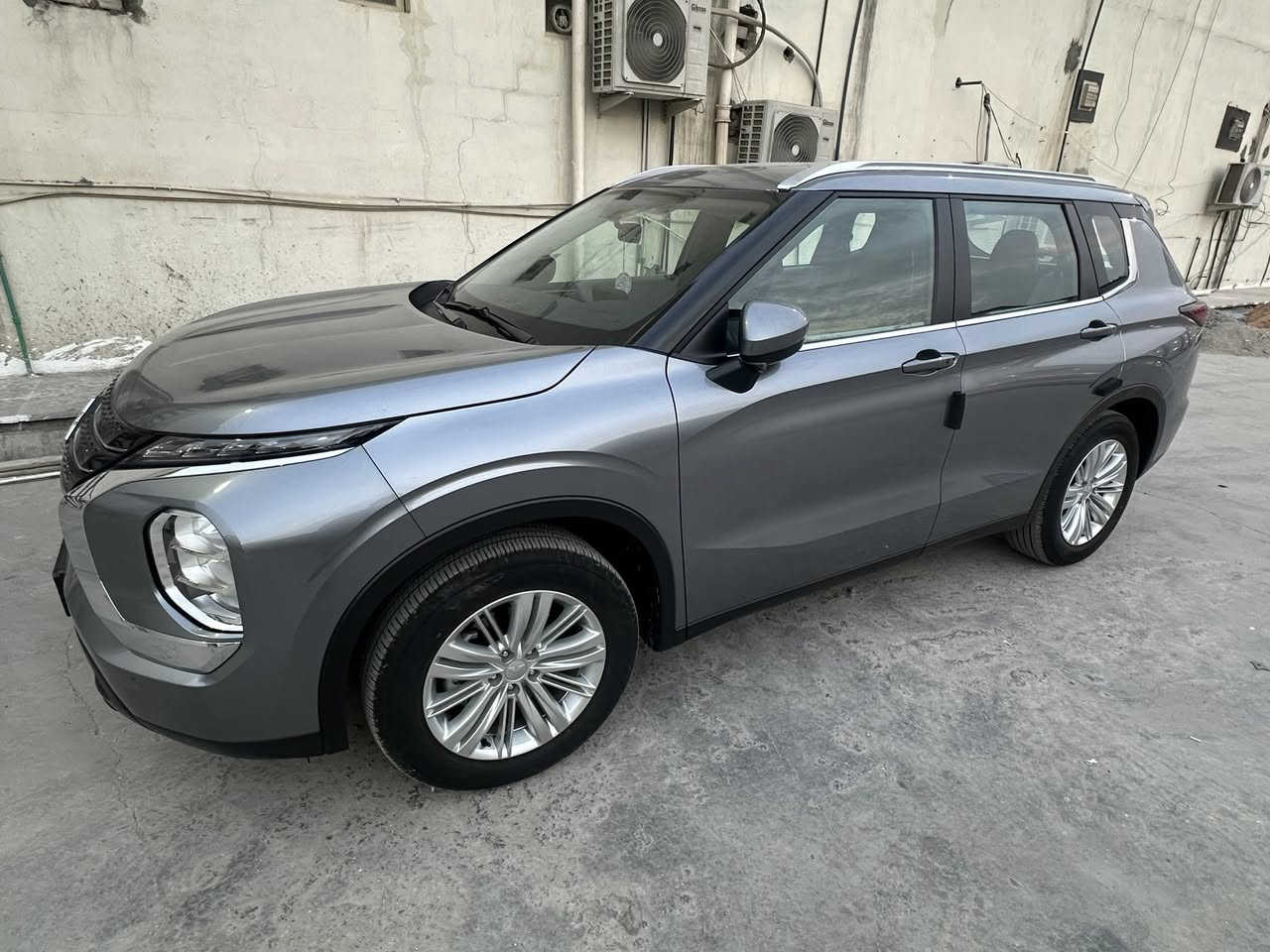 السلام وعليكم
ميسيوبوشي اوتلندر خليجي موديل 2024 ماشيه 19 الف فقط 

السيارة مكفولة من كلشي 

مواصفات..  

بصمة تشغيل 

تحكمات ستيرن 

6 انظمة قيادة

شاشه جبيرة 

حساسات امامي خلفي 

دخول ذاتي 

كامرة خلفية 

سايد بريك بصمة 

اوتو هولد 

مري شفط 

للتواصل *********** 

مكاني بغداد
