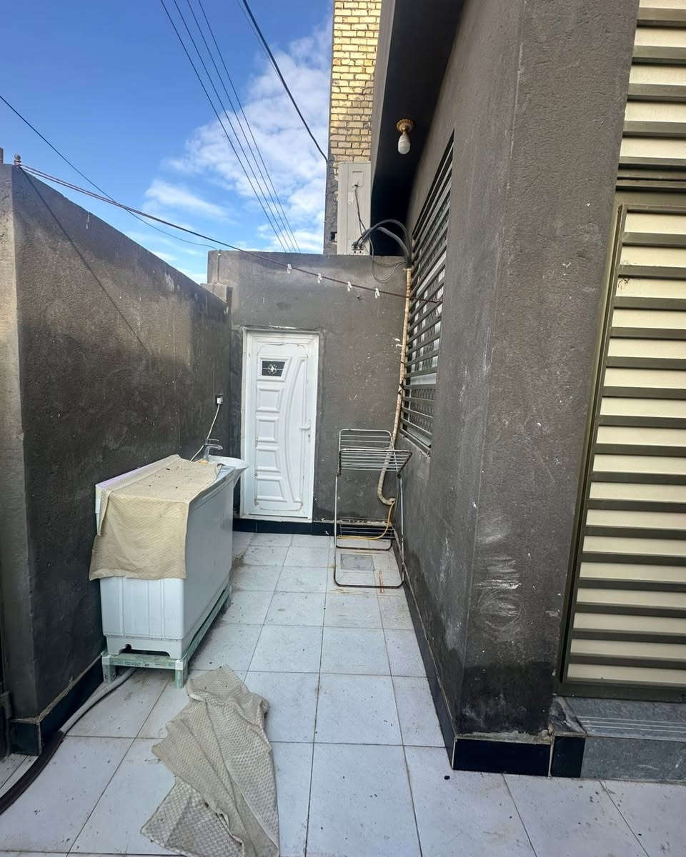 ⚠️السلام عليكم ورحمة الله وبركاتة ⚠️ 

💢 #دار للبيع في منطقة حي الحكم 🏘
🏩بناء شخصي(يتكون من غرفه وصاله ومطبخ واستقبال وصحيات داخليه وخارجيه) 🏩
🔻 المساحة : ١٣٥ م    

▪️جودة البناء جداً عالية وبمواصفات حديثة  
💲لمعرفة تفاصيل او السعر علق (تم)تصلك رسالة بكافة التفاصيل
🔷للاستفسار الاتصال على 

*********** ☎️ 

*********** ☎️ 

*********** ☎️ 

💢مكتب الحداثة للعقارات والتوسط العقاري 

📌عنوان المكتب : #السماوة حي الصدر شارع النادي الرياضي مجاور  شركة نقليات الوسيط قرب  مطعم الخليج 
▪️https://maps.app.goo.gl/vFx5TztZpnyBGpSv7▪️ 

✅نستقبل جميع العروض والطلبات العقارية ✅
