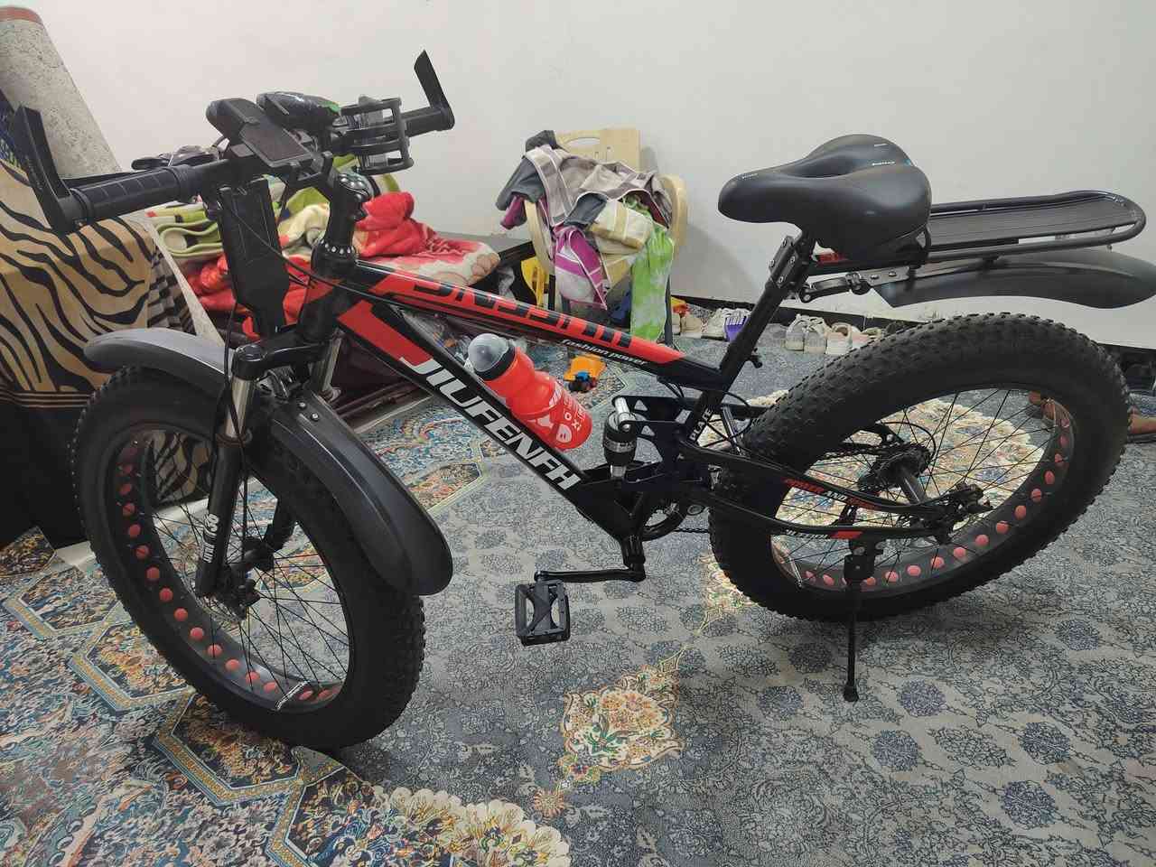 السلام عليكم حجم ٢٦ دبابه يتحمل اوزان عاليه حيل نظيف مستعمل اسبوع فقط العكرب والبريكات ماركه شيمانو سرج طبي دبل امامي وخلفي حيل مريح بالسياقه وخفيف قيم بل يرظي الله واكو توصيل ***********
***********
