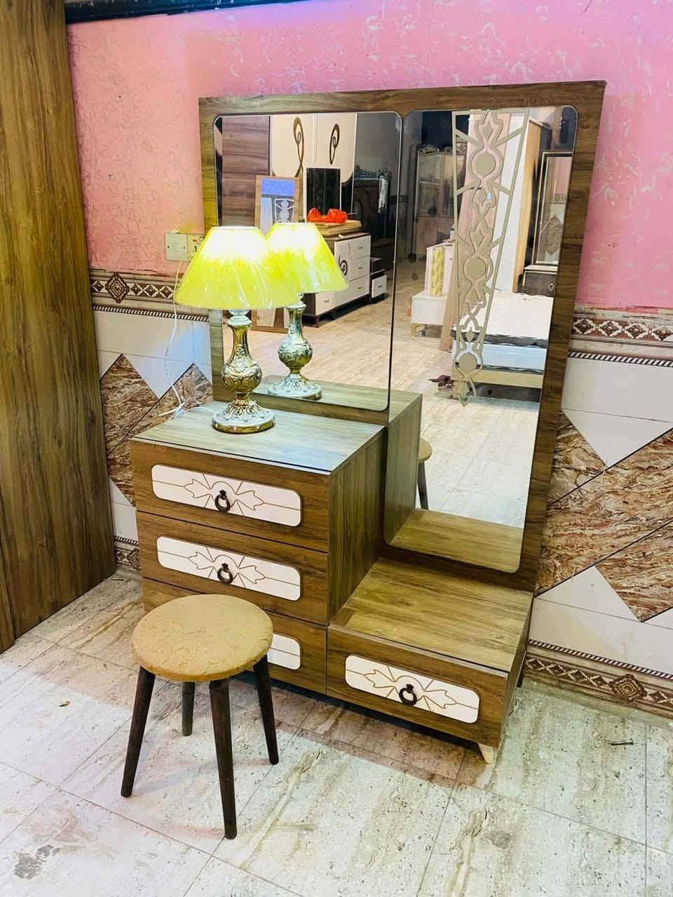 #للبيع غرفة نوم تركي مستعمل 
تتكون من  8  قطع
نضافة 90/95%
السعر بس 650 الف 
مع نقل وشد داخل بغداد مجاني


**إذا كنت صاحب هذا الإعلان وتريد حذفه لأي سبب، رجاءا أرسل رسالة إلى الدعم الفني**