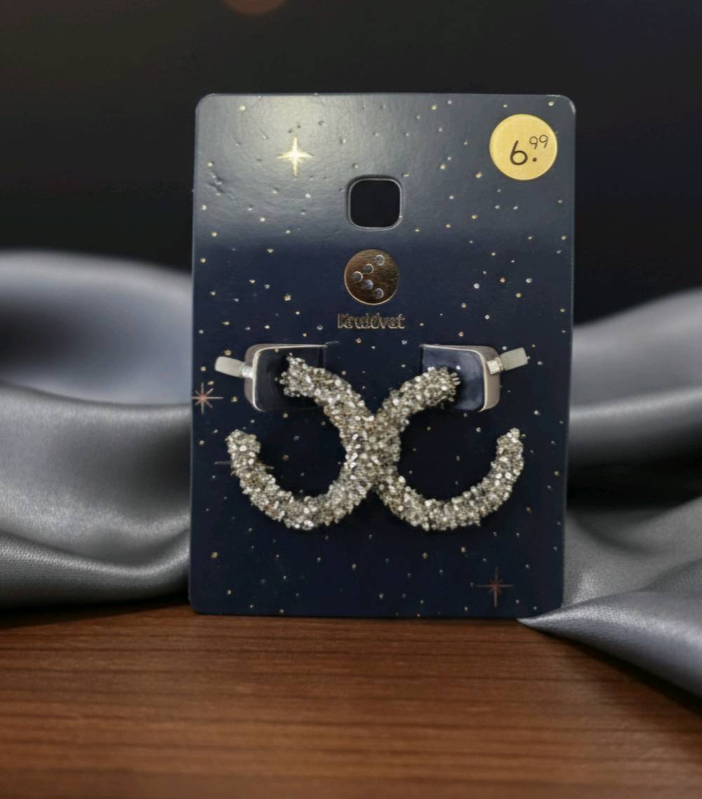 اكسسوارات هولندي سعر القطعه الواحده 3000