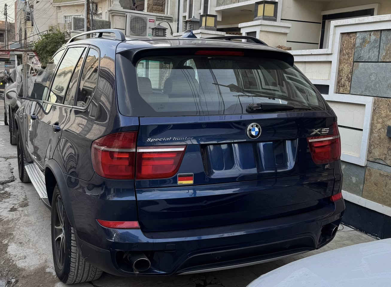 2011
كفالة عامة من الصبغ حتى الدعاميات
حادثها مياه امطار ومسويلها صيانة كاملة
كلش بالسيارة شغال بدون اي كلوب 
بيها صوت بالمكينة خفيف بالكبس القوي
السيارة سعرها مناسب وبيها فائدة لليشتري
محرك n55
السعر  بلاش 10000$ (شدة)بيها مجال كلش بسيط حك الجية  
بدووووووون مراوس فقط بيع
***********
