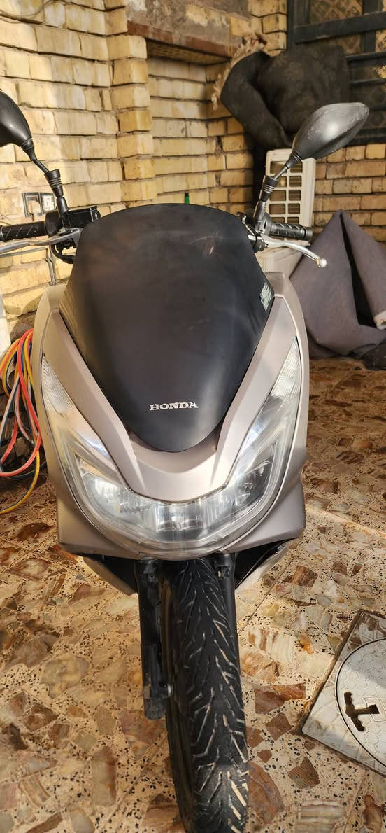 سلام عليكم، بي سي إكس الجيل الثاني، دراجة على يدي نزلتها من الرمبة، أخذتها بـ 20 ورقة ونصف.
قيمها بما يرضي الله وخذها من بغداد/الكرخ.

ملاحظة:
الجاملغ أنا شايله لأن بالشتوية يصير طين بيه.
وبيها شخوط بسيطة. 
***********
