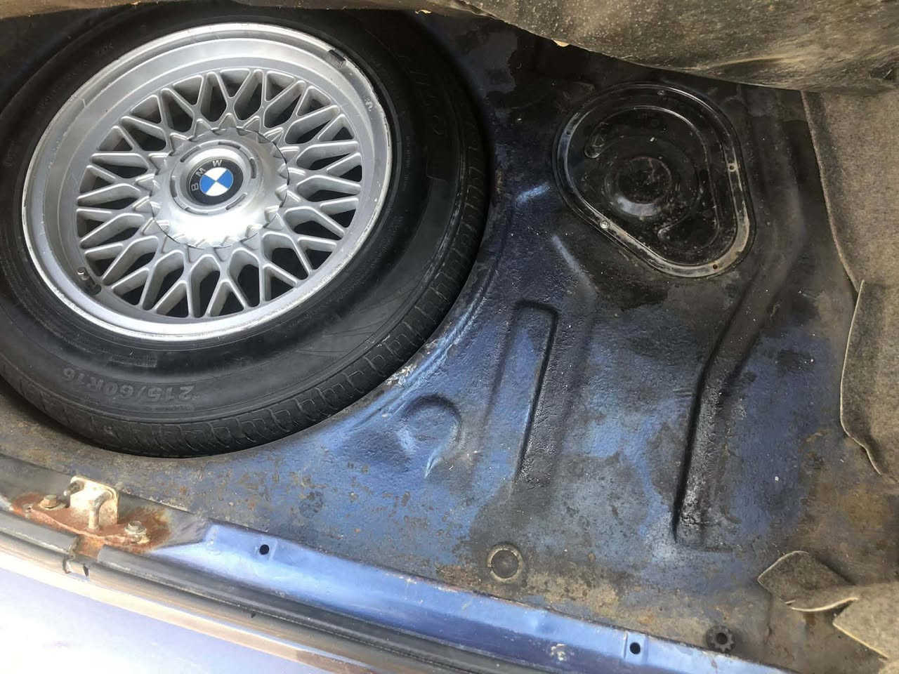 بيئم 525
موديل 89
السيارةمكفولة من الظربة سيارة بلاديةصبغ حزام فقط
بيه طخة جهة السايق الجاملغ الخلفي تخم تاير صدر جديد
باتري جديد سلايد روف اربع جام كهرباء مكينة مفتوح
السيارة حلوة ترابه ايخبلل اريده 43$وبيه مجال للاستفسار
***********
***********
