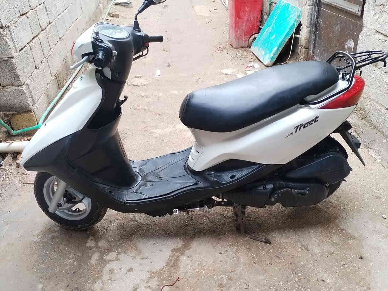 السلام عليكم دراجه اكزز نضافه 95 ما مفتوح برغي منه نضام نوزل الدراجه مال جناي  سعر 1650 وبيه مجال الي يجي بيخير ويدلل مكاني كربلاء  حي العباس ***********
