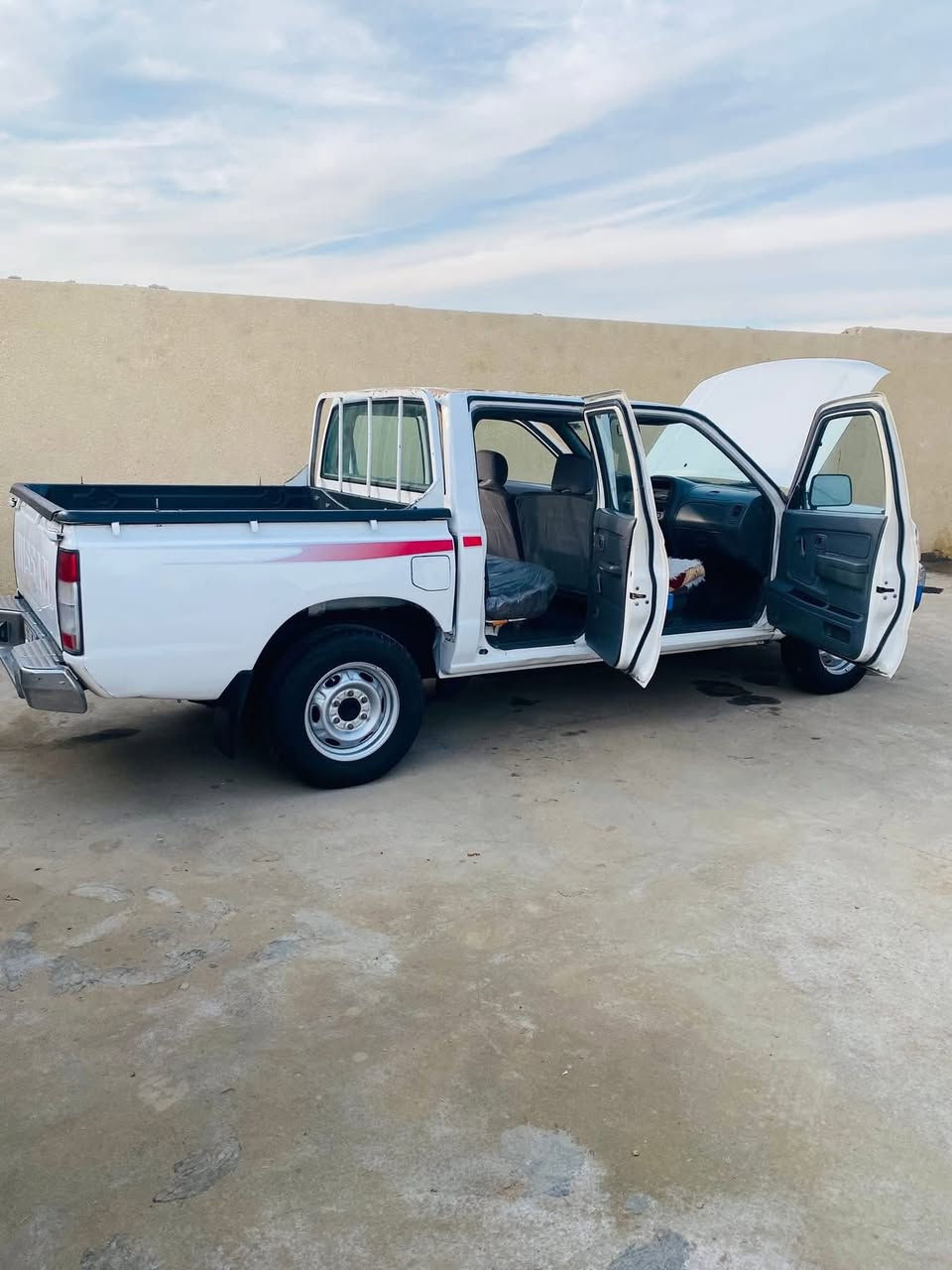 سلام عليكم بيكم نيسان موديل ٢٠٠٦ تخم تاير حداديه صدر كله جديد تبريد شغال مكينه قبل عشر ايام مجفتينه شغل مضبوط رقمه بغداد نكليزي سنويه ٣٠ مكاني ميسان رقم ***********
