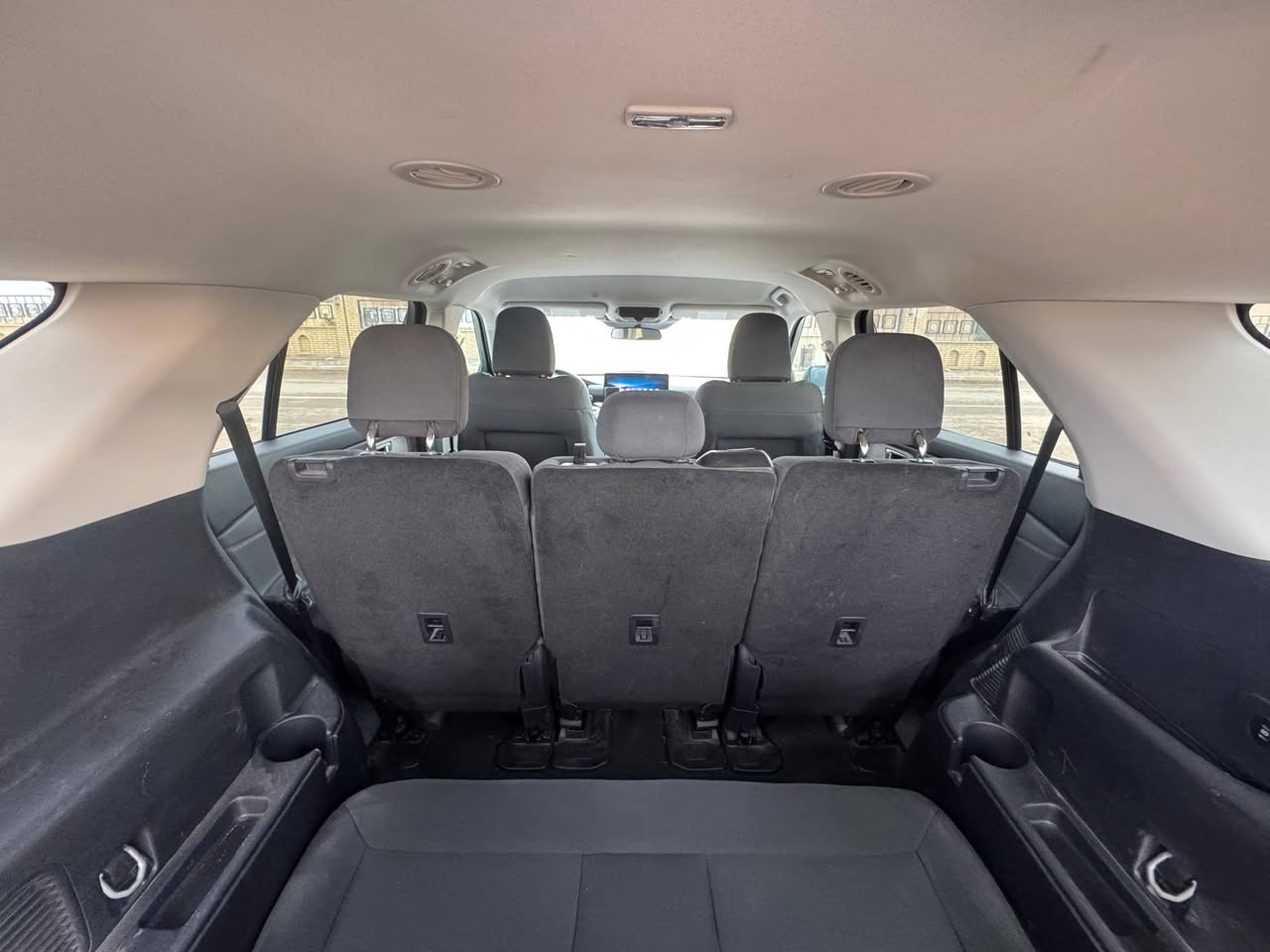 سلام عليكم
 فورد اكسبلورر موديل 2025 active 
والضرر كما موضح في الصور للاستفسار الاتصال على  ***********
