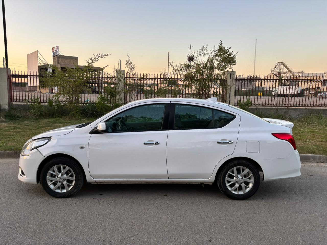 نيسان سني هندي للبيع ٢٠٢٤
ماشية ٧٧
شبيهة مابيه موضح بالصور 
مكاني المنصور  مواصفات فول ويل بدون بصمة يعني قطعتين تبريد 
‎سعر ١٢٦
***********
سيارة رقم بغداد
