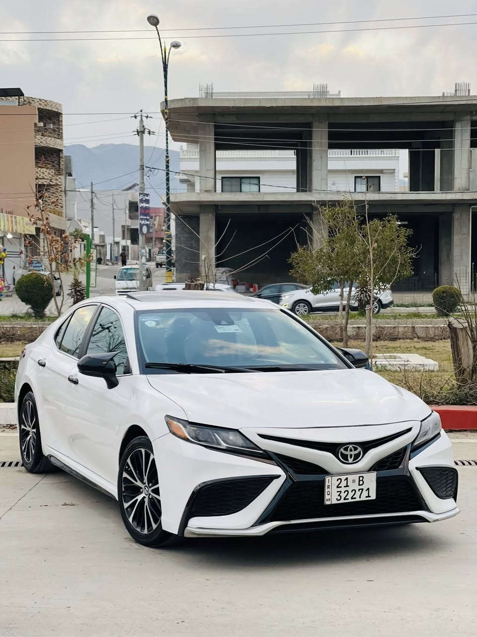 تویوتا کامری ٢٠١٨ se سلایت ئەمریکی 
سەیارەکە زۆر جوان و تازە ماوەتەوە 
سلایت 
سێ گێر گێر لە سوکان 
رادار ، کامێرا ، حاسە 
شاشە گەورە ، سوکان ڤۆلیۆم 
تەنها بۆنیت بۆیاخە 
گێر و مەکینە بەشەرت نەکراوەتەوە 
‏١٠٠ mile رۆیشتووە 
سەنەوی تا ٢٠٣٠ تازەیە  
ناونیشان رانیە 
رسمی دەعمەکەی دانراوە 

نرخی ١٧٨ گەلا و کەمێک مەجال 
***********
***********
