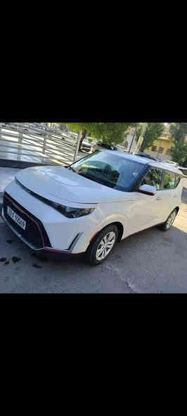 سلام عليكم من رخصت الادمن عندي سيارة كيا صول موديل
2023 رقم اربيل شرط تحويل أو وكاله 
صور لحادث مع صور 
بيه صبغ بنيد فقط بدون تبديل ليبل واحد 
سعر 155 ورقه وبيه مجال بسيط 
مكان سياره بغداد دوره قريب جسر الميكانيك 
للتواصل ***********/***********
